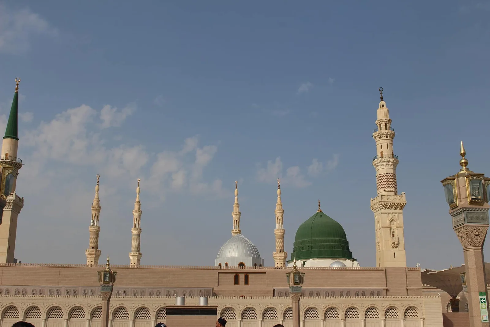 المسجد النبوي من قريب